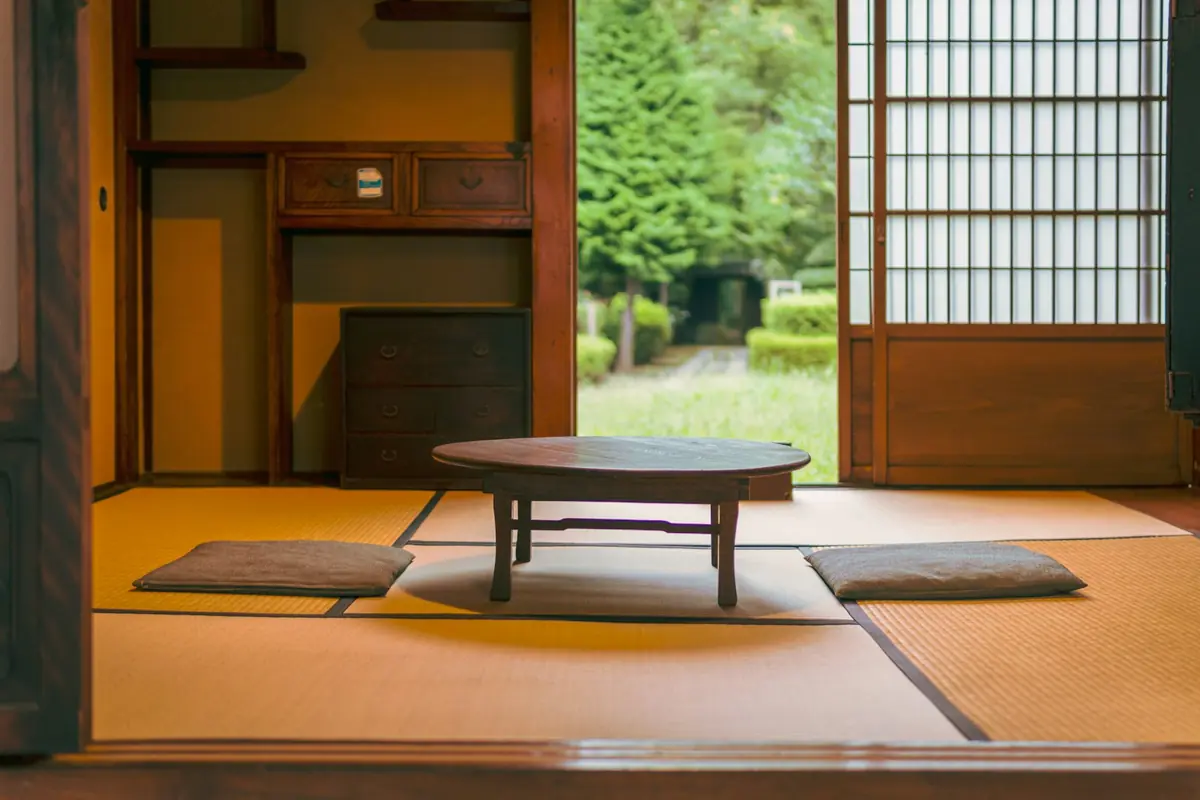 障子越しに光の入る小さな和室